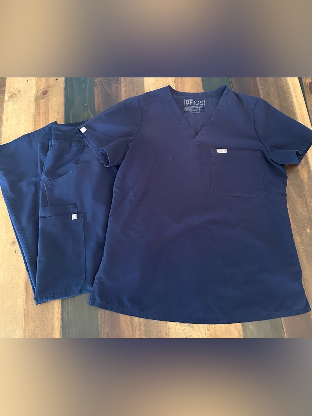 FIGS Navy Blue V-Neck Scrub Top and Pants Set